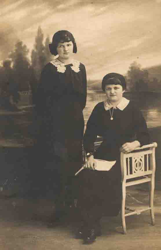 Félicie BONNEFOND (ma grand-mère), et sa soeur Rosalie