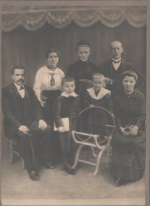 Famille de Clément DEVILLE en 1915 environ